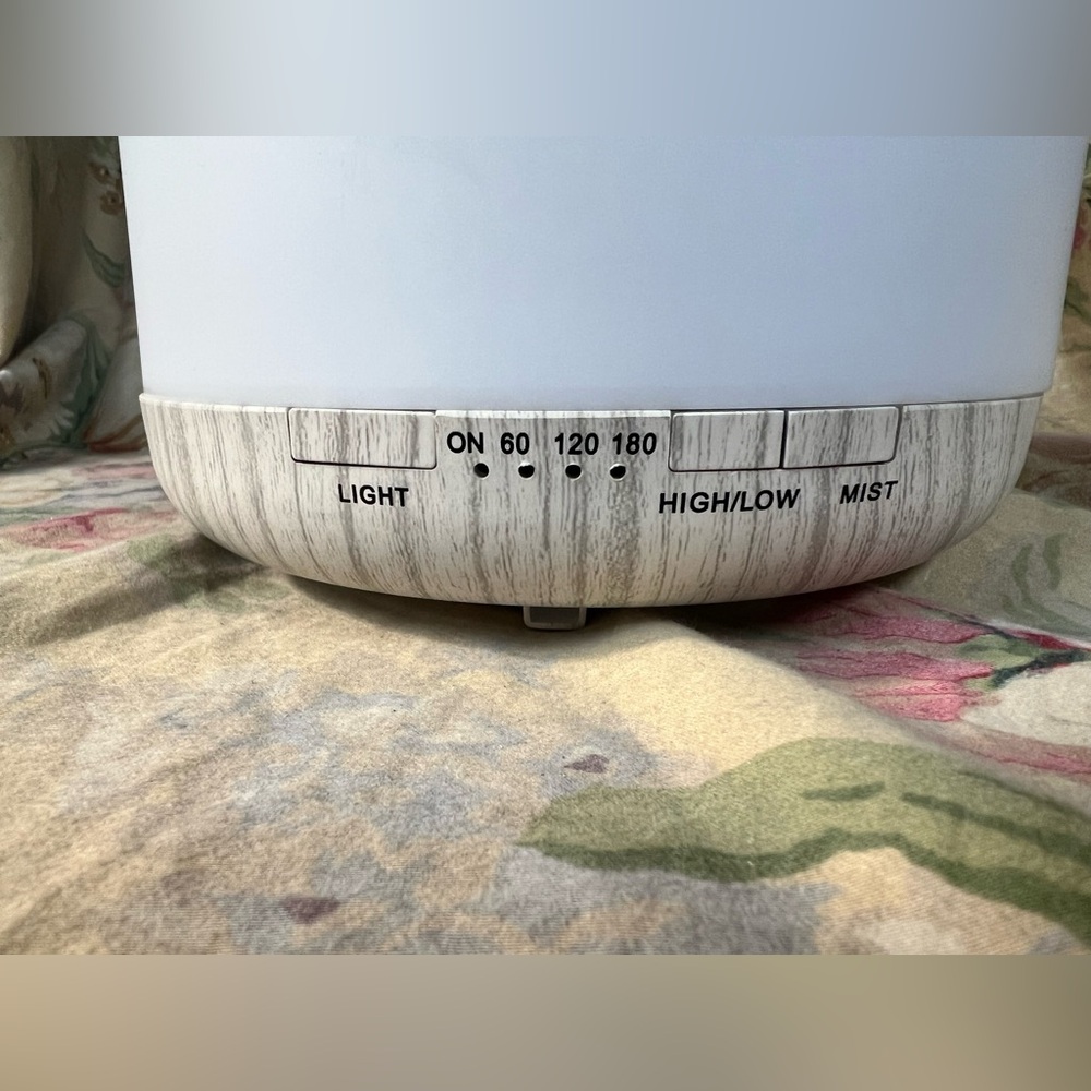 White Aroma Diffuser - Picture 10 of 12